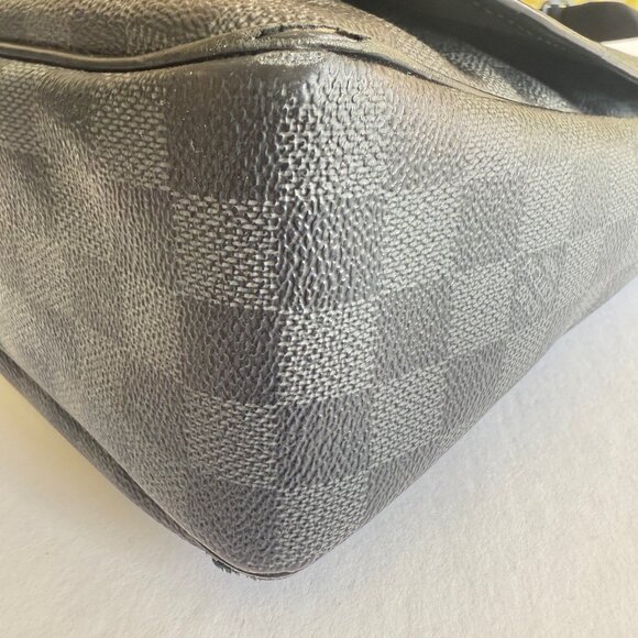 Auth Louis Vuitton Daniel GM Shoulder Bag Messenger Damier Graphite N58033 - Picture 8 of 16